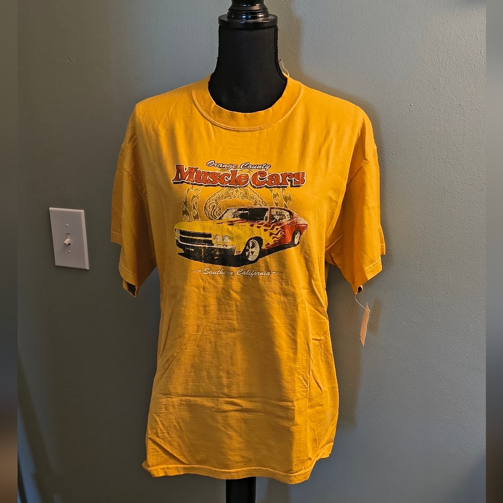 Vintage Muscle Cars Graphic Tee in Yellow